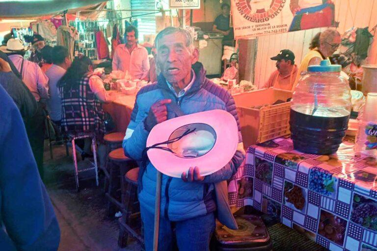 Imagen: Zacualtipán: Pese a su ceguera, Juan Bautista busca contribuir con los gastos familiares