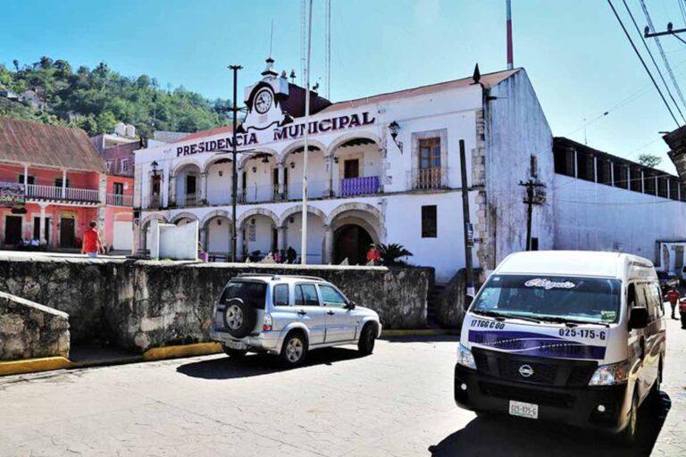 Imagen: En Tianguistengo, los regidores rechazan que Molango deposite su basura en el relleno municipal