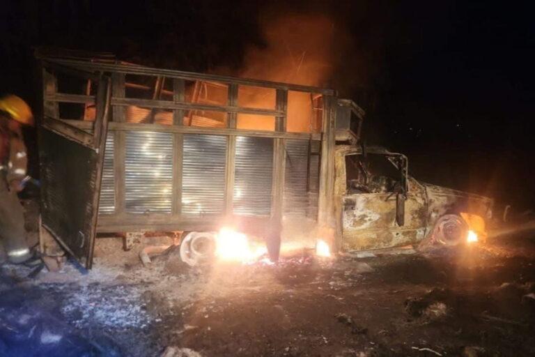 Imagen: Hallan en Santiago Tulantepec una camioneta huachicolera en llamas; ¿hubo víctimas?