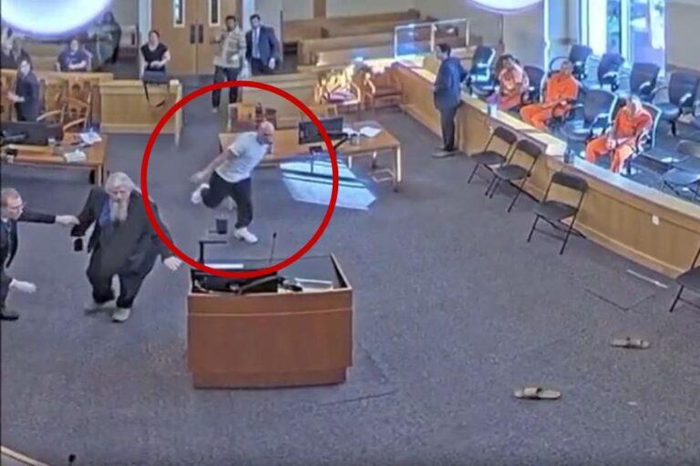 Imagen: Impactante video: Tío de víctima ataca a sospechoso de asesinato en tribunal; “valió la pena”, dice