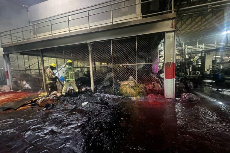Imagen: Tulancingo: incendio en fábrica Texnova deja daños materiales