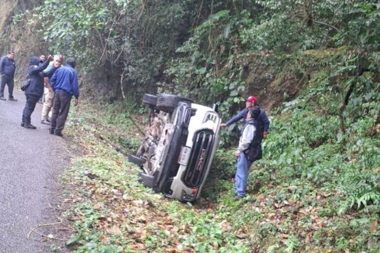 Imagen: Accidente en la carretera México-Tampico: camioneta vuelca en zona serrana de Tlanchinol