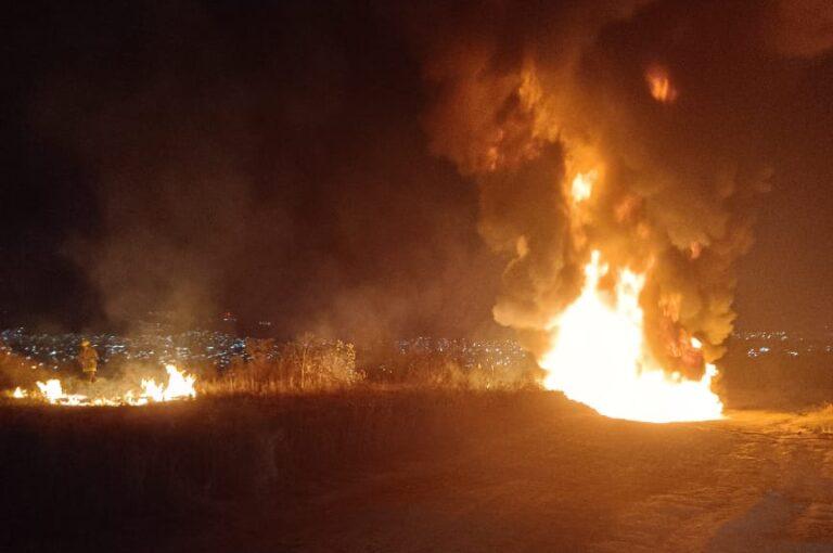 Imagen: Explota vehículo con bidones de hidrocarburo en Pachuca; detectan toma clandestina