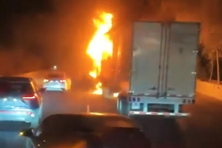 Imagen: Se incendia y explota tráiler en autopista México-Querétaro
