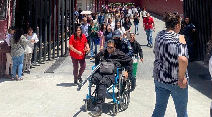 Imagen: Evacúan el edificio de Gobierno de Hidalgo durante prueba de alarma preventiva