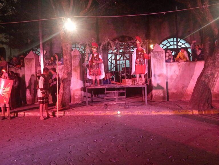 Imagen: Viacrucis de Atotonilco el Grande: Representan la aprehensión de los ladrones