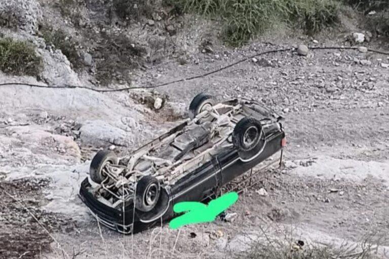 Imagen: Zimapán: Automóvil cae a un barranco en San Antonio Xajhá