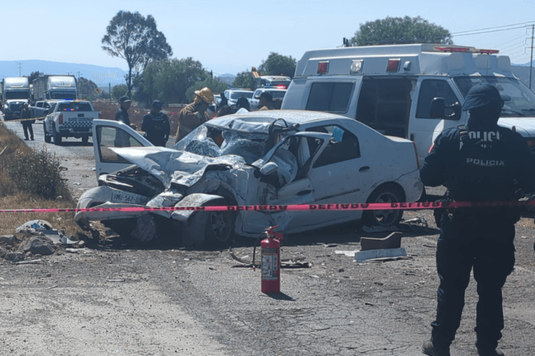 Imagen: Choque entre tráiler y auto deja dos muertos en la Pachuca-Actopan