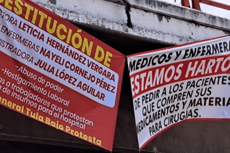 Imagen: Exigen cese inmediato! Personal del Hospital General de Tula protesta contra directivos