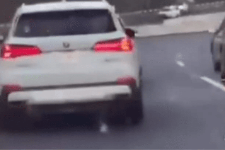 Imagen: Autopista México-Toluca: copiloto dispara al aire para abrir paso en el tráfico