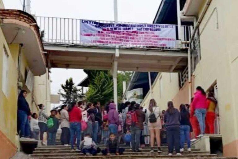 Imagen: Tepeji del Río: Padres de familia reaccionan ante paro docente y exigen la destitución de directora