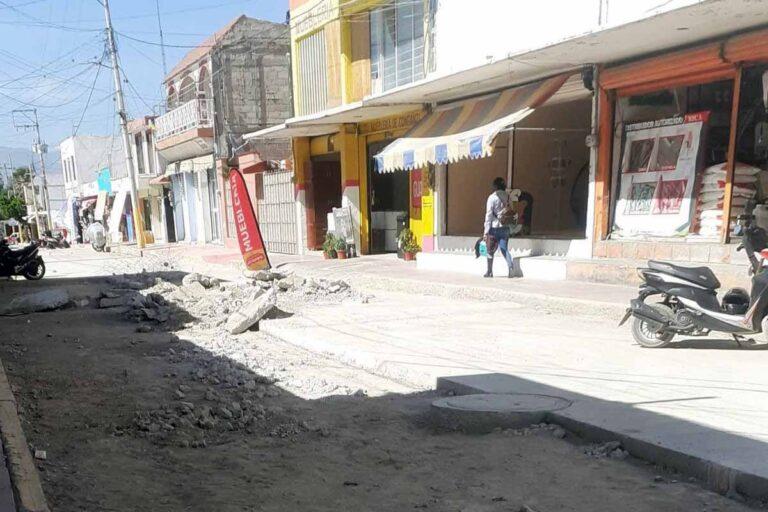 Imagen: ¿Por qué están levantando el concreto hidráulico recién colado en céntrica calle de Ixmiquilpan?