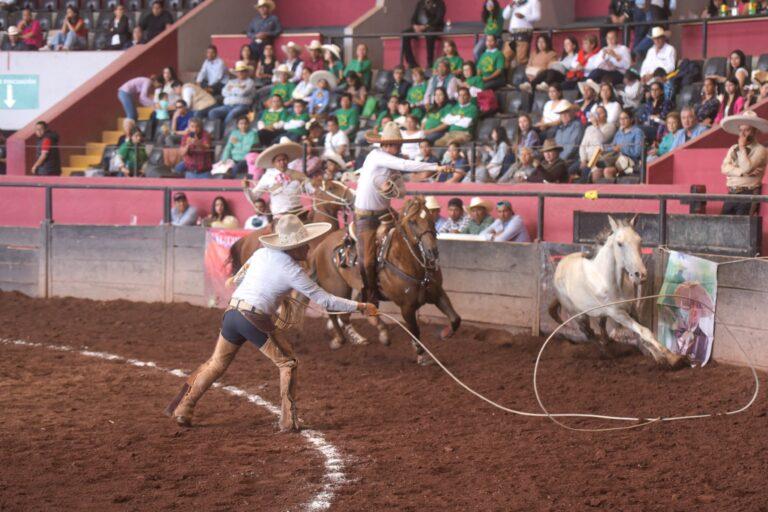 Imagen: Hidalgo levanta la mano para traer de vuelta el Nacional Charro