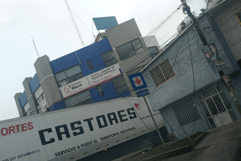 Imagen: Tráiler arranca cables en el bulevar Colosio de Pachuca: ¿cómo ocurrió?
