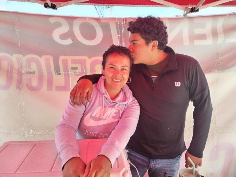 Imagen: Madre de Alan celebra su día con sus hijos después de superar el cáncer de mama