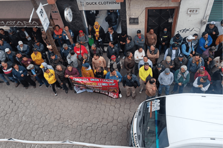Imagen: Tensión en Pachuca: Agremiados del SUTSMP se concentran en la sede sindical tras arresto de Percy Espinosa
