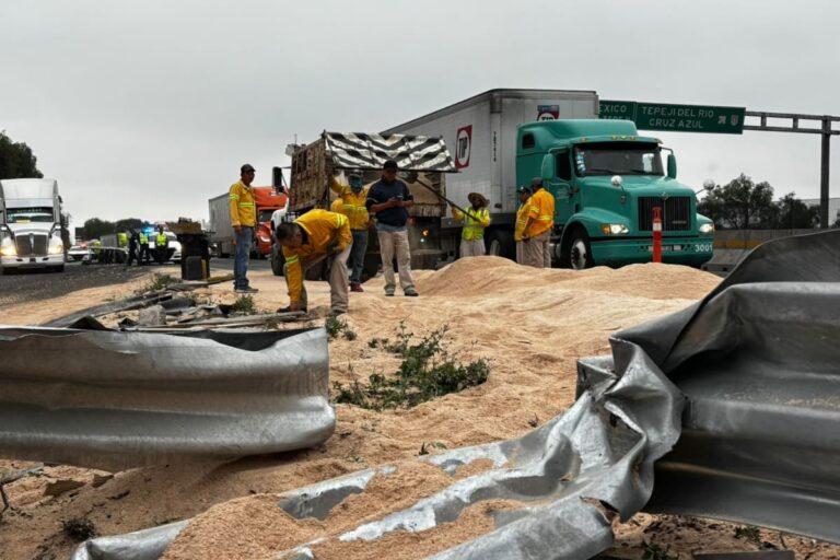 Imagen: Volcadura de tráiler en la autopista México-Querétaro afecta el tránsito hacia el estado vecino