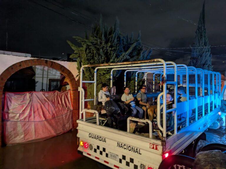 Imagen: Activan albergues para vecinos de Tuzos tras desbordamiento del Río de las Avenidas