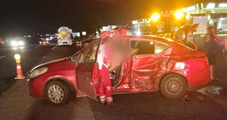 Imagen: Ambulancia de la SEDENA impacta vehículo en la autopista México–Tuxpan