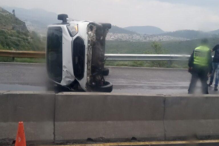 Imagen: Percance en el Corredor de la Montaña: volcadura de camioneta provoca tránsito pesado a Pachuca