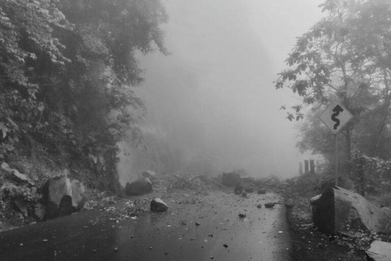 Imagen: Eloxochitlán: deslaves provocan cierre total de carretera hacia Molango