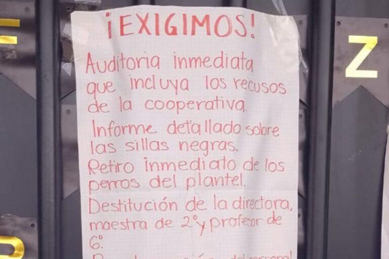 Imagen: Escuela de Mineral de la Reforma, cerrada; padres acusan omisiones por parte de directiva
