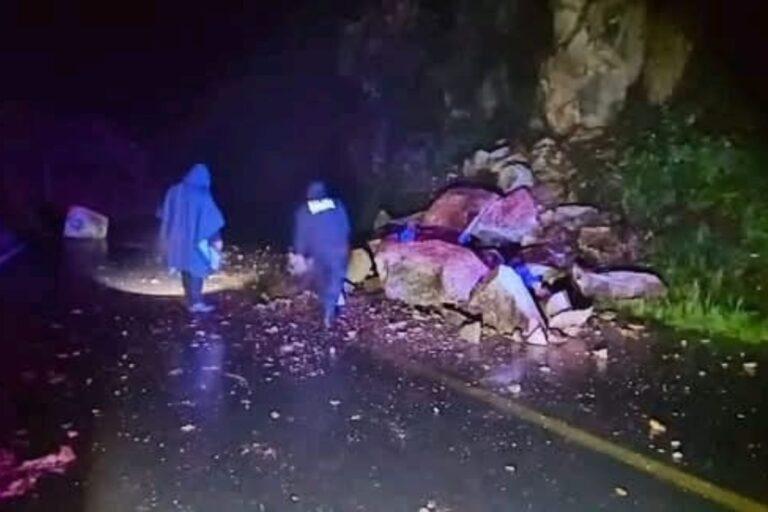 Imagen: En Xochicoatlán, carretera que comunica con Molango ya se encuentra liberada