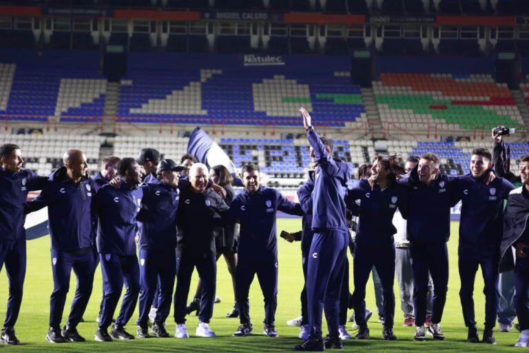 Imagen: Afición del Club Pachuca se despide de los Tuzos y así recibieron al “Pocho” Guzmán