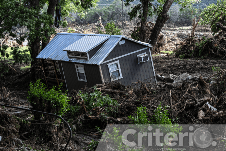 Imagen: Texas: sube a 125 el número de muertos por inundaciones; hay 170 desaparecidos