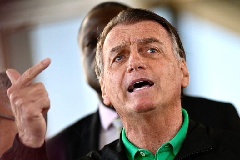 Imagen: Bolsonaro, con brazalete electrónico y bajo arresto parcial: lo acusan de incitar un golpe de Estado