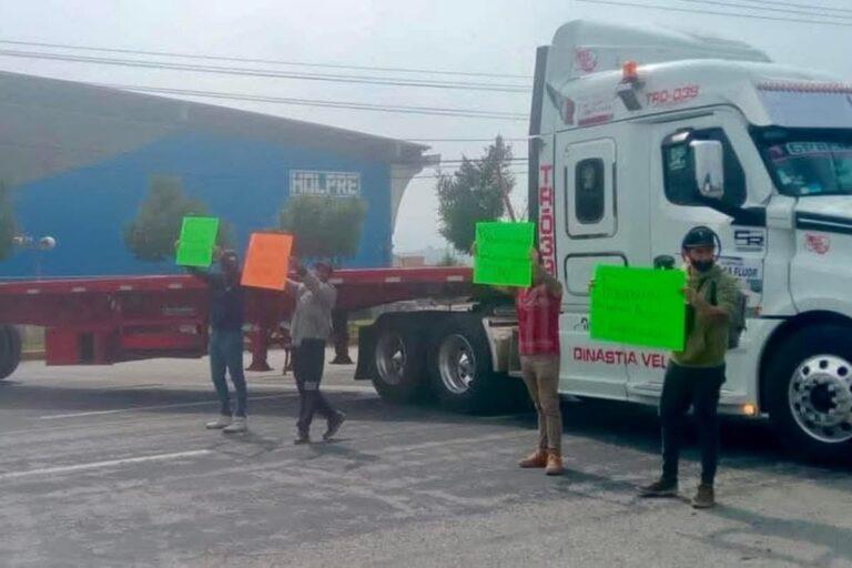Imagen: Transportistas bloquean la carretera Tula-Jorobas; exigen oportunidades de trabajo