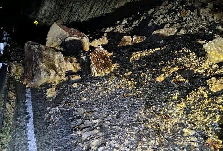 Imagen: Carreteras en Metztitlán afectadas por deslaves y cierre de caminos