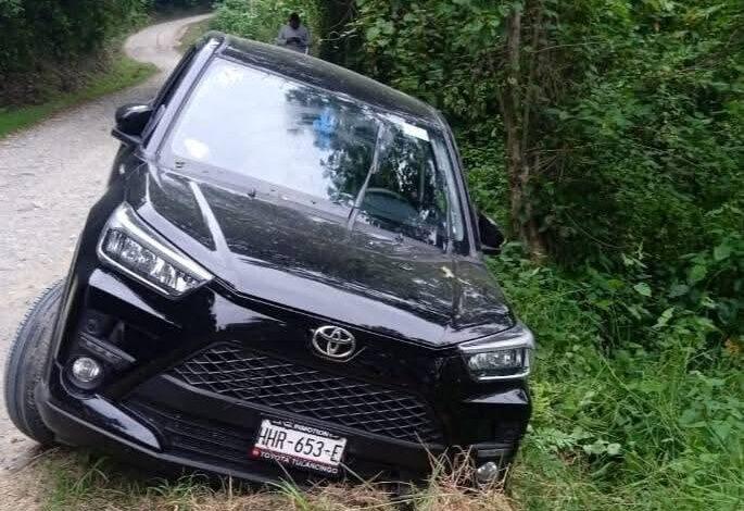 Imagen: Docente de telesecundaria casi cae a un barranco tras accidente en carretera de Huazalingo