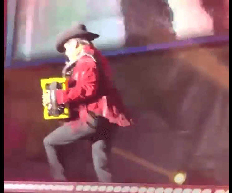 Imagen: Video: ¡Increíble! Jorge Hernández de Los Tigres del Norte cae en pleno concierto, pero sigue cantando
