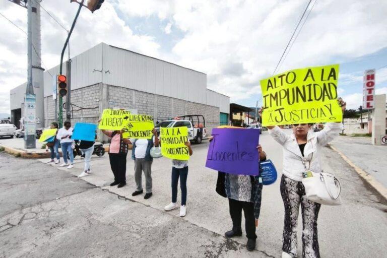 Imagen: En Mixquiahuala, familiares de tres detenidos se manifestaron para exigir un juicio justo