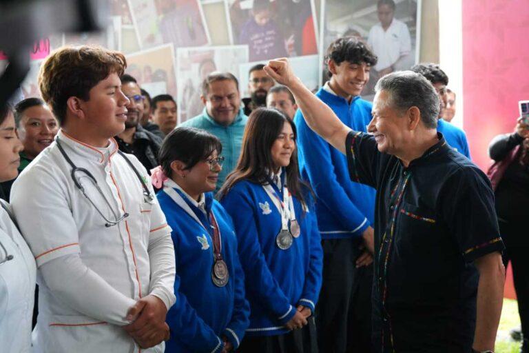 Imagen: Apoyos para estudiantes de la región Ixmiquilpan superan los 494 mdp