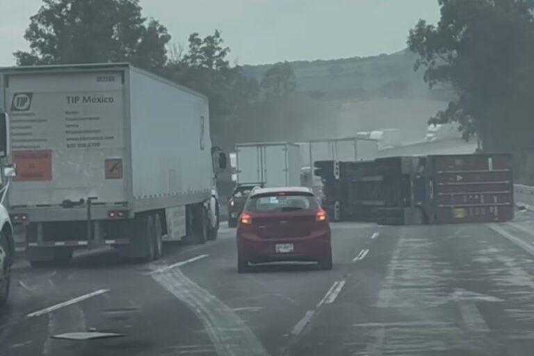Imagen: La México-Querétaro registra congestionamiento vehicular por volcadura de un tráiler