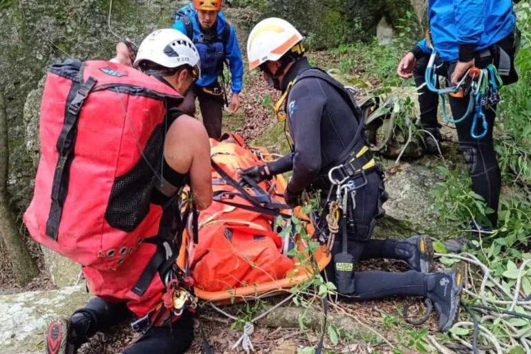 Imagen: Tragedia en Mineral del Chico: Alpinista hacía rapel cuando cayó a un cuerpo de agua