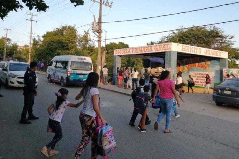 Imagen: En Huejutla, aqueja a padres de familia el incremento de cuotas y útiles escolares