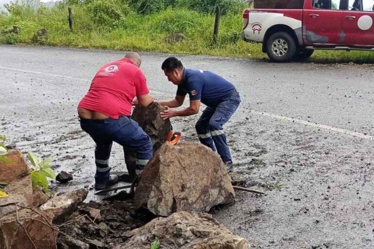 Imagen: Se registra caída de rocas sobre la carretera Tlanchinol-Huejutla