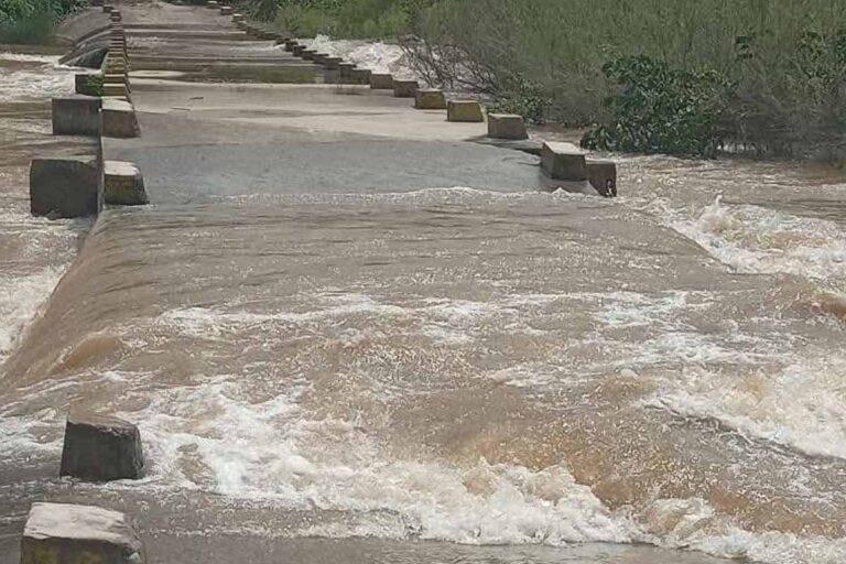 Imagen: Alerta Protección Civil Huautla sobre el riesgo de atravesar vados
