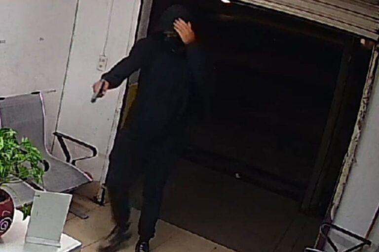 Imagen: Asalto armado en Tulancingo: Sujeto se lleva 15 mil pesos y un celular de una taquilla