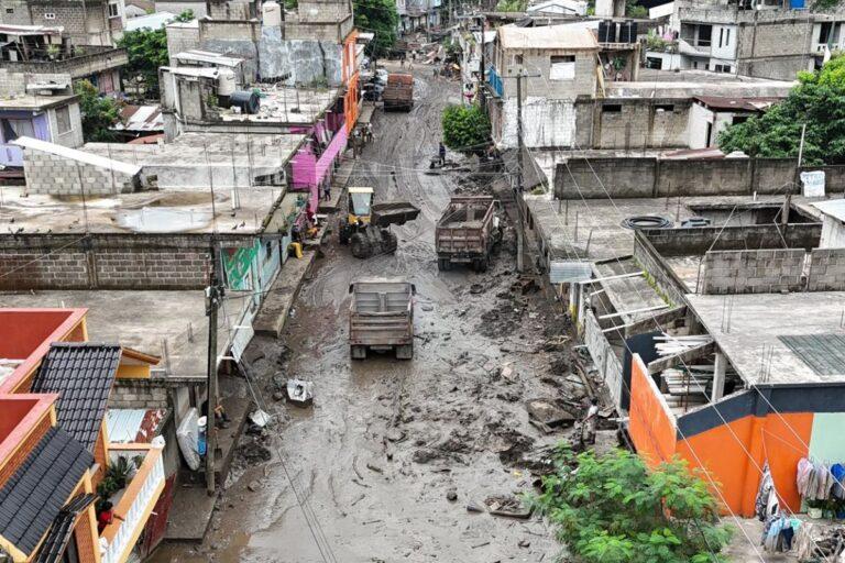 Imagen: Huehuetla continúa con trabajos de auxilio y reconstrucción tras las lluvias