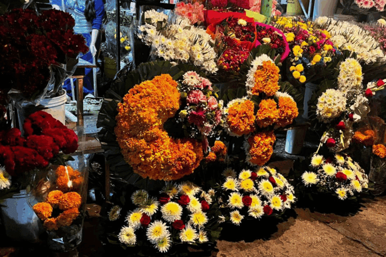 Imagen: Vendedores de flores esperan su mejor día el 2 de noviembre