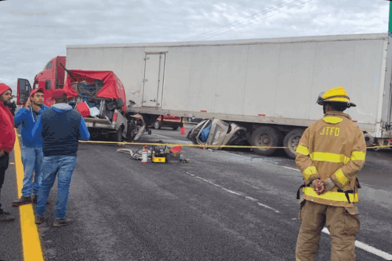 Imagen: Fallecen tres personas en choque múltiple con tractocamión en Hidalgo ¿Dónde está el conductor?
