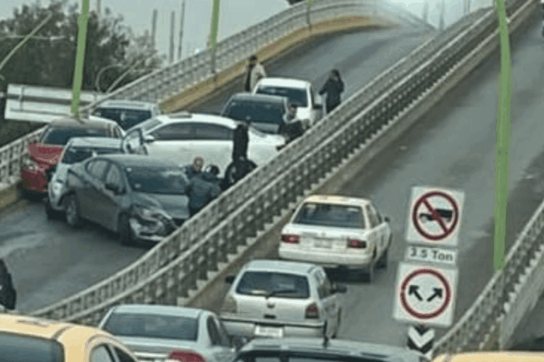Imagen: Accidente múltiple en Pachuca bloquea bulevar Colosio