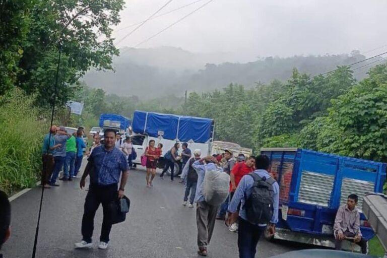 Imagen: Bloquean la carretera Huejutla–Santa Cruz, en Huejutla; esto es lo que exigen