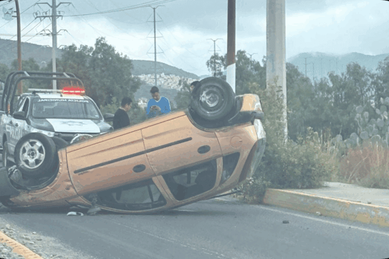 Imagen: ¿Qué causó la volcadura de un vehículo en Mineral de la Reforma esta mañana?