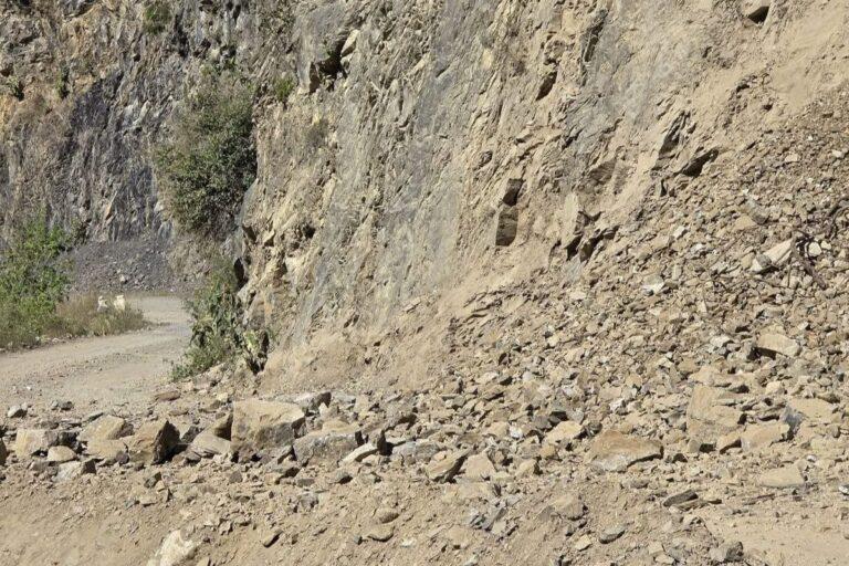 Imagen: Cierre parcial de circulación en la carretera Pachuca-Tempoal tras un deslave