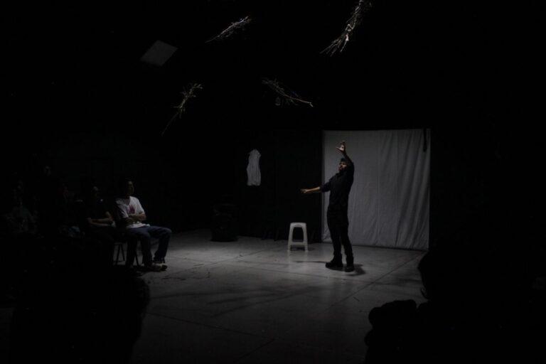 Imagen: Esta obra de teatro unipersonal te invita a que escuches las voces del universo; ¿te animas?